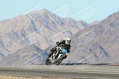 media/Dec-01-2025-Moto Forza (Mon) [[2daa91e15f]]/3-Beginner Group/Session 4 Turn 9/